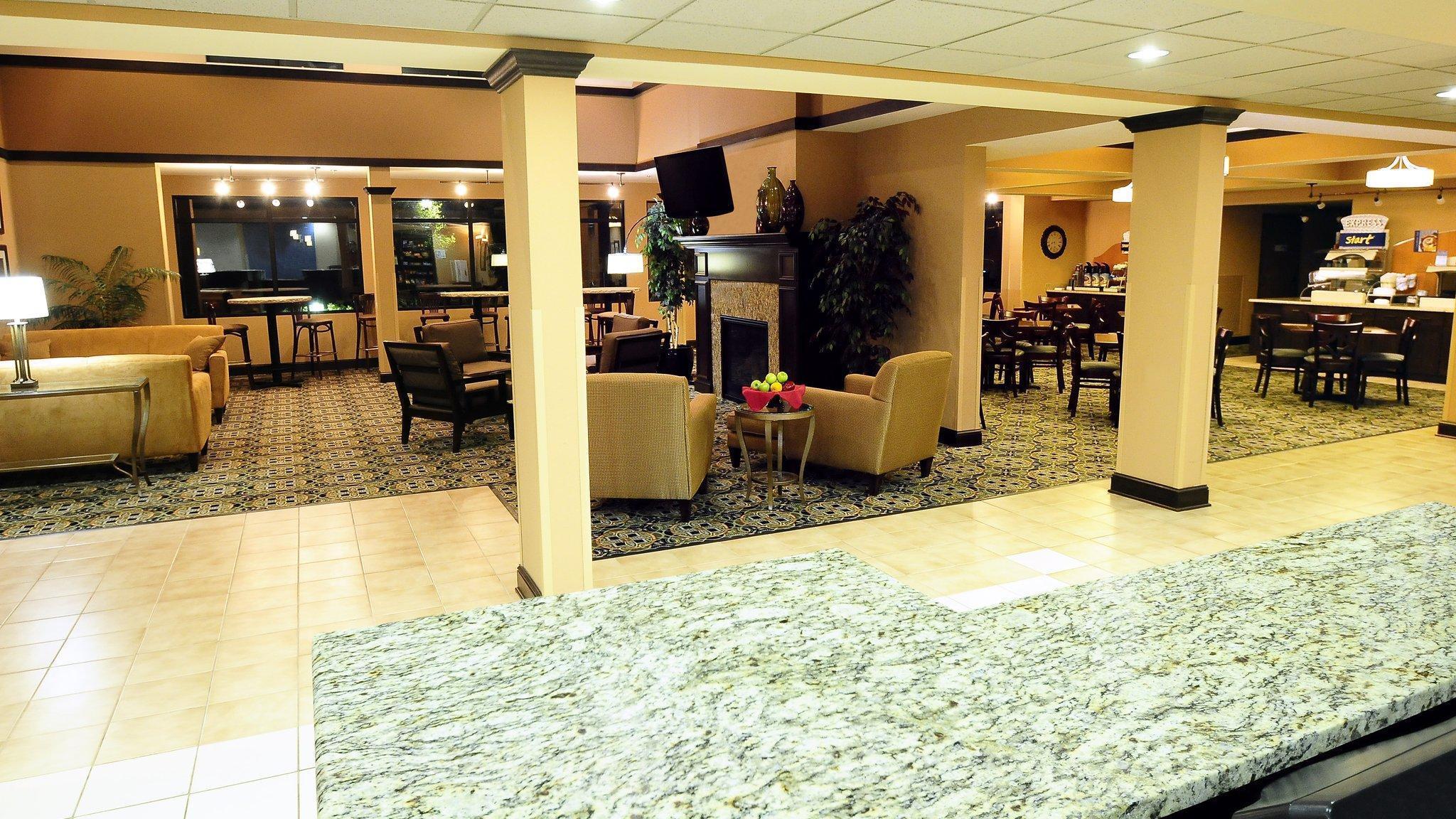 Holiday Inn Express - Delafield By Ihg Exterior photo