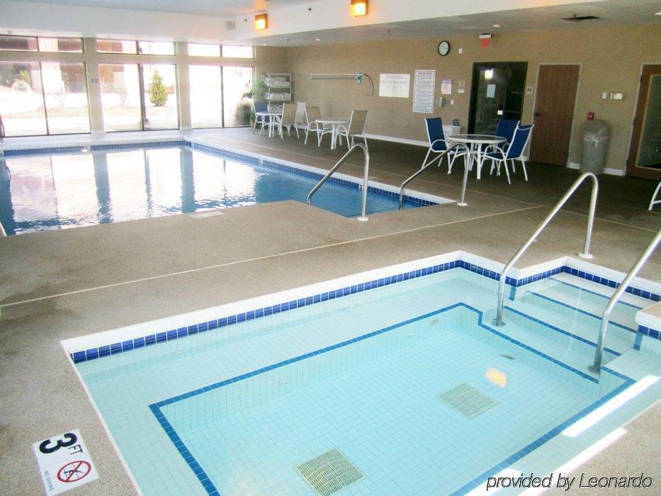 Holiday Inn Express - Delafield By Ihg Facilities photo