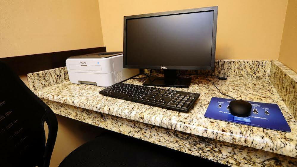 Holiday Inn Express - Delafield By Ihg Exterior photo